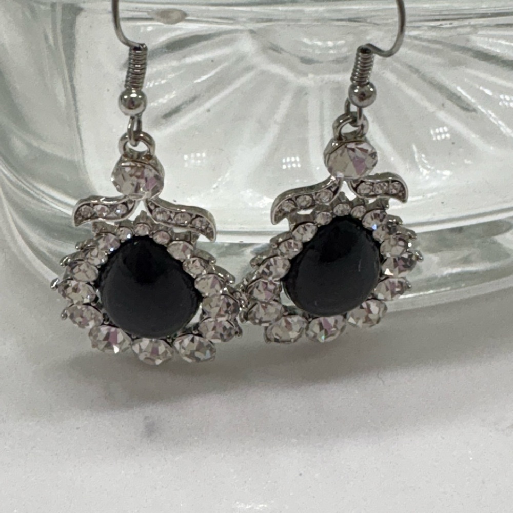 Elegant Black and Silver Drop costume Earrings